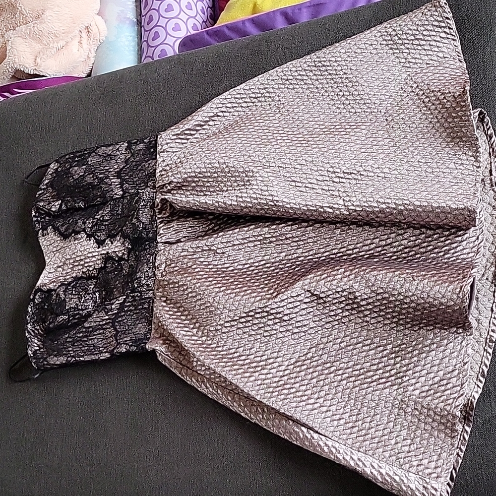 Mauve sleeveless dress. Lacy top. NWT